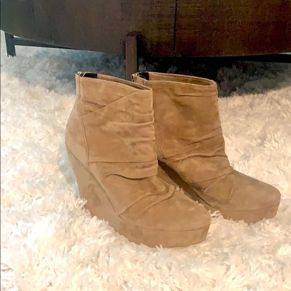 Boutique 9 Boots - Picture 2 of 6